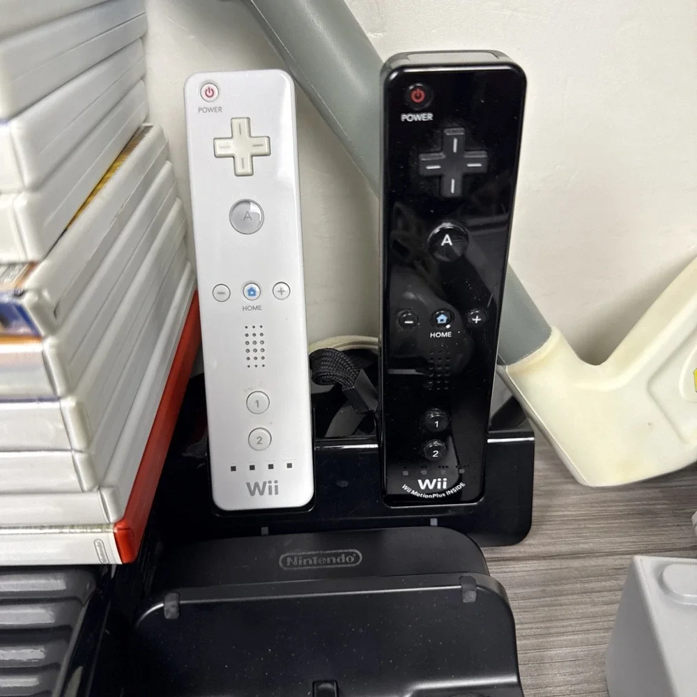 Nintendo Wii U 32GB Black Console Bundle w/ GamePad, 19 Games, Accessories